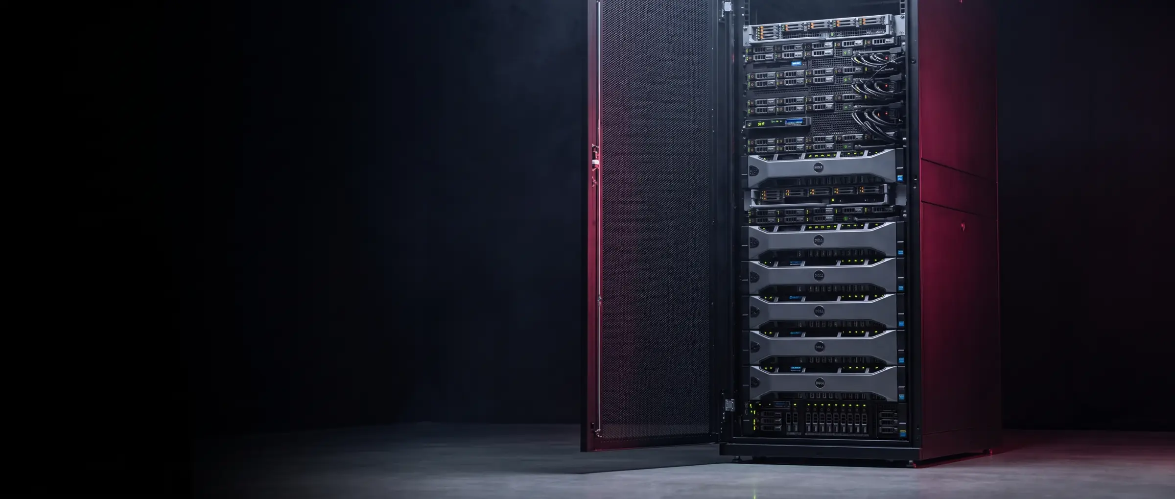 Rack di server Dell PowerEdge, sportello aperto, in un datacenter