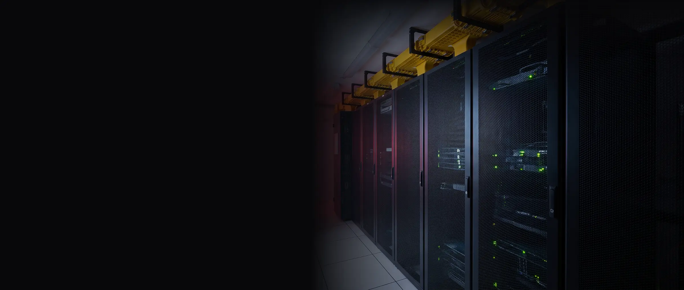 Pasillo de racks de servidores HelloServ